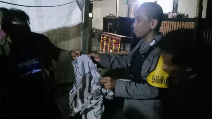 Polisi datangi TKP ibu dan bayi terkena semburan api saat mau buat bakso bakar.