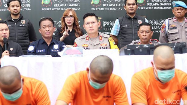 Polsek Kelapa Gading menangkap komplotan pembobol ATM Rp 500 juta di Jakarta dan Bekasi