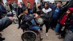 Potret Anak-anak Gaza Ikut Antre Gas