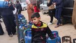 Potret Anak-anak Gaza Ikut Antre Gas