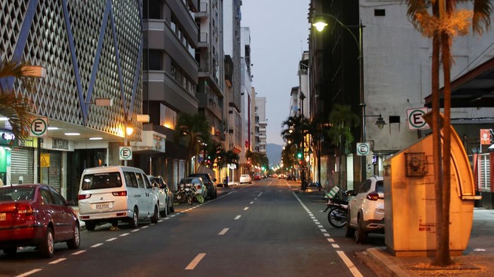 A view shows a partially empty street amid the current wave of violence across the country, in Guayaquil, Ecuador, January 10, 2024. REUTERS/Henry Romero