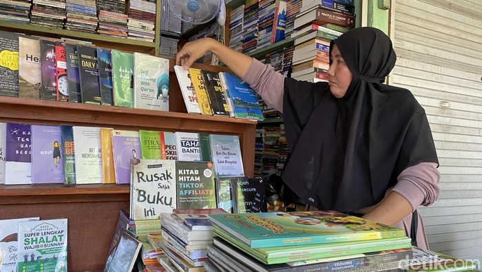 Pusat Buku Bekas Kampung Ilmu Surabaya Tetap Eksis, Ditengah Gempuran