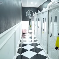 Rumah Boiyen yang memiliki luas bangunan 100 meter persegi terdiri dari dua lantai. Lantai atas dimanfaatkan sebagai walk-in closet. (Foto: YouTube/Taulany TV)