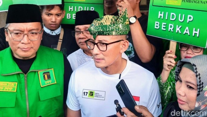 Sandiaga Uno saat menghadiri acara bazaar yang digelar PPP di Situbondo.
