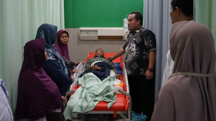 Sidak Bupati Blora menemui beberapa pasien dan tenaga kesehatan RSUD dr. Soetijono Blora.