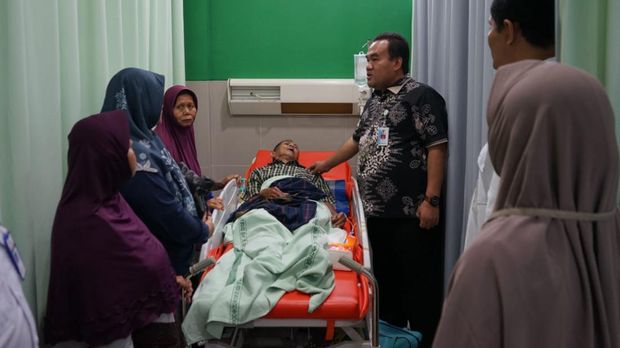 Sidak Bupati Blora menemui beberapa pasien dan tenaga kesehatan RSUD dr. Soetijono Blora.