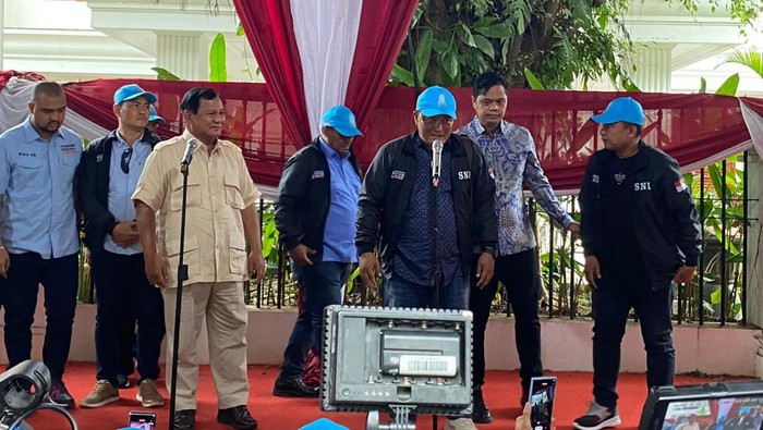 Solidaritas Nelayan Indonesia (SNI) deklarasi dukung Prabowo-Gibran di rumah Prabowo di Jalan Kertanegara, Jakarta Selatan.