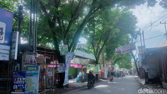 Spanduk capres melintang di jalan protokol Cianjur