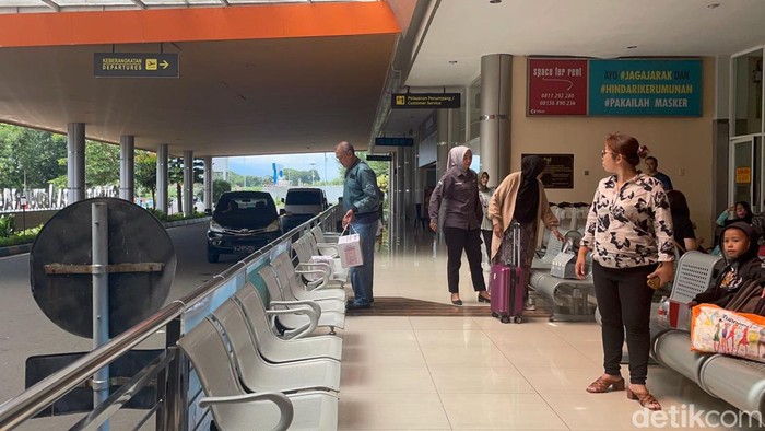 Suasana di Bandara Abdulrachman Saleh usai penutupan imbas abu vulkanik Semeru.