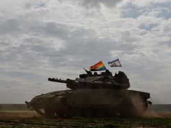 Tank Israel Kibarkan Bendera LGBT di Perbatasan Gaza