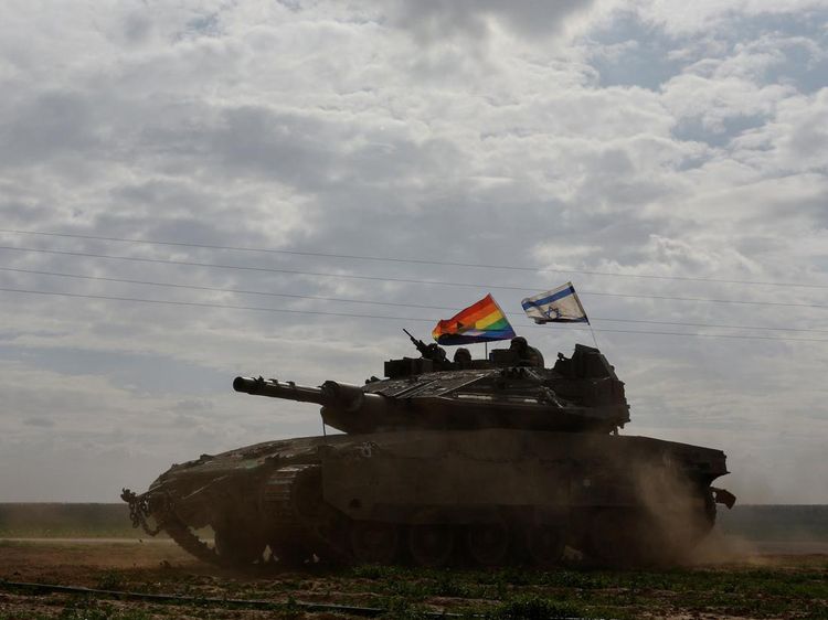 Tank Israel Kibarkan Bendera LGBT di Perbatasan Gaza