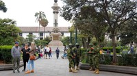 Di sisi lain, kekerasan oleh geng bersenjata sejauh ini dilaporkan telah menewaskan sedikitnya 10 orang.