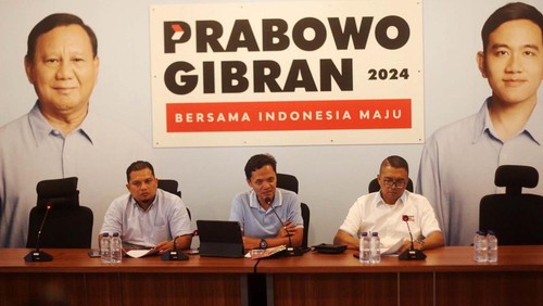 Tim Kampanye Nasional (TKN) Prabowo Subianto-Gibran Rakabuming menyoroti potensi dugaan kecurangan pemilu yang dilakukan kubu rivalnya, Anies Baswedan dan Ganjar Pranowo. Wakil Ketua TKN Habiburokhman memaparkan outlook dugaan kecurangan itu pada 16 kasus. Hal ini disampaikan dalam konferensi pers Outlook Dugaan Kecurangan dan Indikasi Upaya Penggagalan Pemilu 2024 Bersama Tim Advokasi TKN di Media Center TKN, Jalan Sriwijaya No 16, Jakarta Selatan, Jumat (12/1/2024).