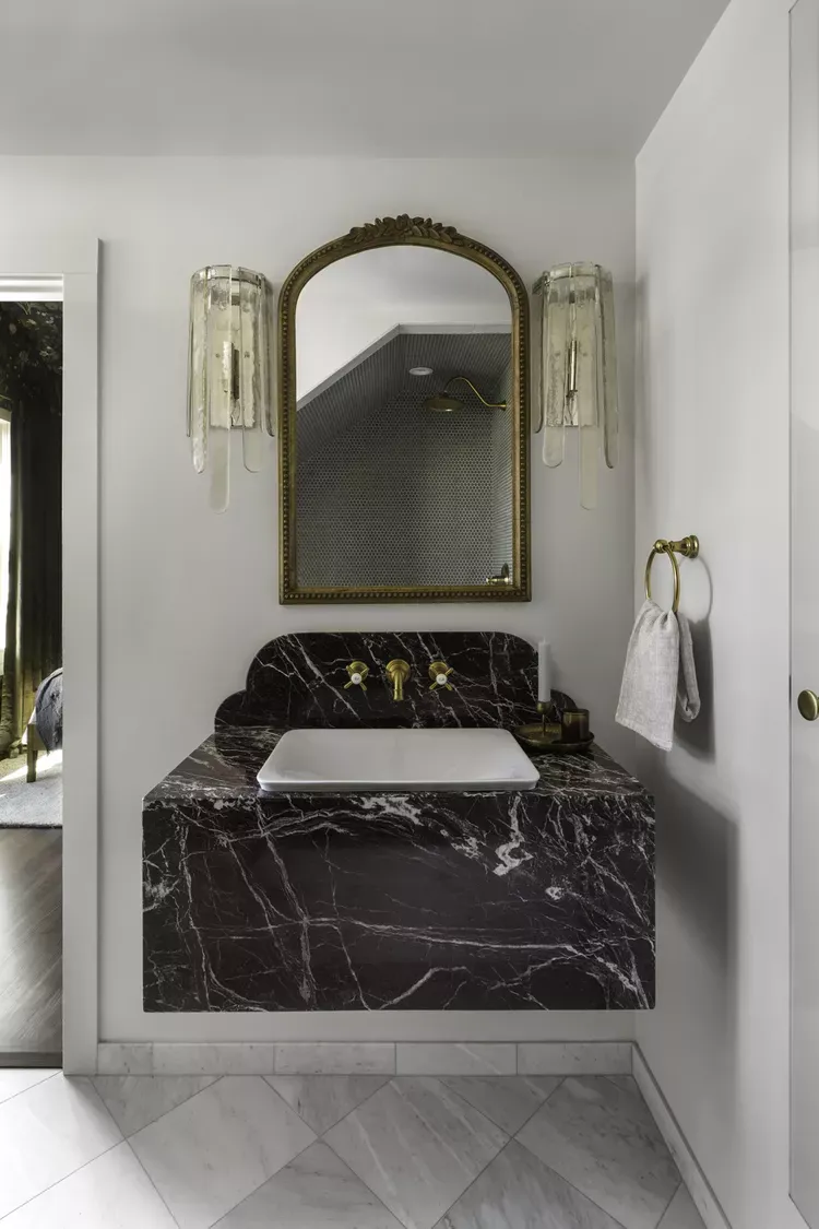 tren desain kamar mandi 2024/HEARTH HOMES INTERIORS / PUBLIC 311 Design via Better Homes and Gardens