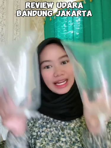 viral, remaja ini membeli angin Jakarta dan Bandung melalui E-commerce Video kocak viral, remaja ini membeli angin Jakarta dan Bandung melalui E-commerce. Dia pun mengulas pesanannya itu dan berhasil membuat warganet ngakak