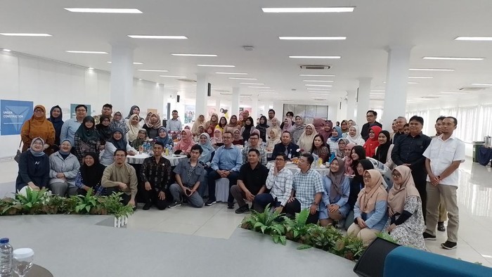 Visit Industry Inspiring Lecturer Paragon