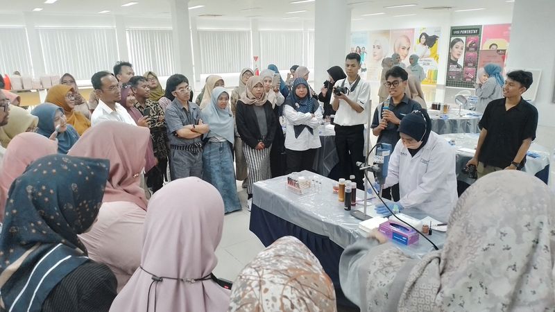 Visit Industry Inspiring Lecturer Paragon