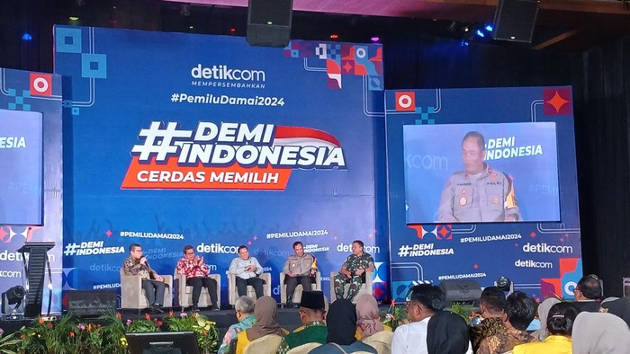Wakapolda Kepri mengisi acara Demi Indonesia Cerdas Memilih yang digelar detikcom di Batam. (Alamuddin Hamapu/detikSumut)