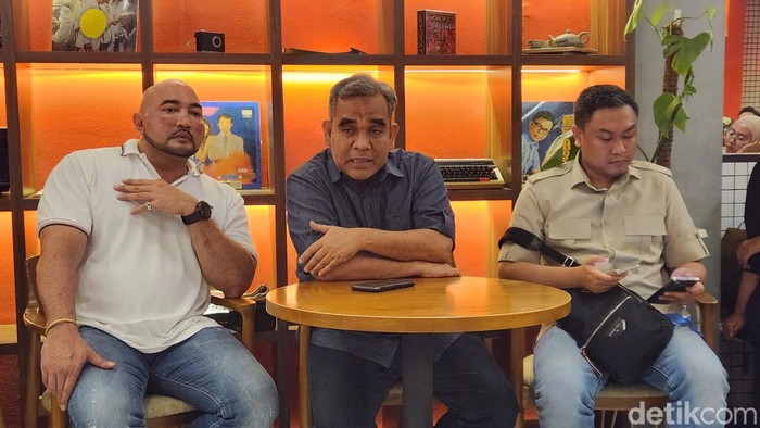 Wakil Ketua TKN Prabowo-Gibran, Ahmad Muzani (tengah) (Adrial/detikcom)