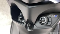 Smart Key System yaitu sistem kunci canggih tanpa anak kunci (keyless) dilengkapi fitur Answer Back System yang memudahkan pengendara mencari posisi parkir motor. Foto: Ridwan Arifin