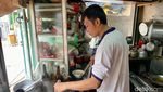 Yummy! Makan Bakmi Ayam Kecap Jamur di Warung Doraemon Jadul