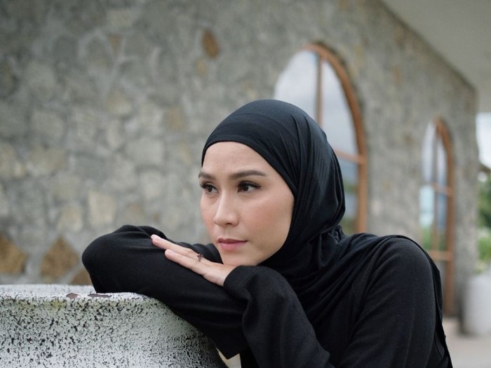 Zaskia Adya Mecca mengungkapkan tips perawatan kecantikan kulitnya.