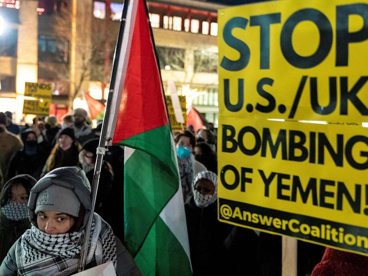 Aksi Tolak Serangan AS ke Yaman di Washington