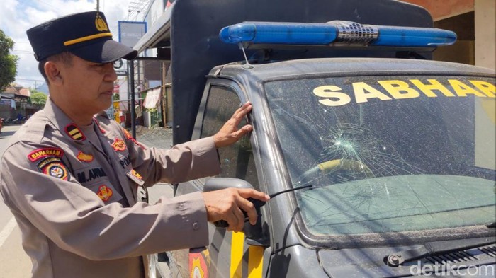 2 Kelompok Massa di Tulungagung Bentrok, Mobil Polisi-Rumah Warga Rusak