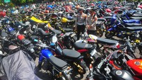 Di Hari yang sama Polres Kudus menyita sebanyak 700 lebih motor dengan knalpot brong selama 1-9 Januari 2024. Motor-motor ini disebut mengganggu kenyamanan masyarakat. ANTARA FOTO/YUSUF NUGROHO