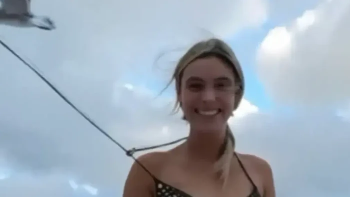 Burung Camar Sambar Tali Bikini Lele Pons
