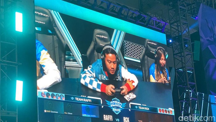 Cawapres nomor urut 2 Gibran Rakabuming mengunjungi acara pecinta Esport Gemaz Fest 2024 yang digelar di ICE BSD, Tangerang (Firda/detikcom)