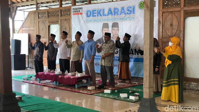 Deklarasi guru ngaji Nahdliyin DIY dukung Prabowo-Gibran, di Sleman, Sabtu (13/1/2024).