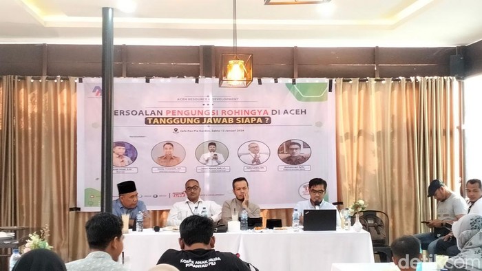 Diskusi bertema Persoalan Pengungsi Rohingya Tanggung Jawab Siapa? yang digelar Aceh Resource Development (ARD). (Agus Setyadi/detikSumut)