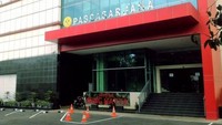 Pengembangan Sumber Daya Manusia (SDM) Indonesia adalah bagian dari proses dan tujuan dalam pembangunan nasional Indonesia. Untuk itu pilihan studi ekonomi selalu menjadi tren masyarakat dalam peminatan melanjutan pendidikan di perguruan tinggi. Bagi masyarakat yang meminati studi ekonomi, salah satunya dapat melanjutkan pendidikannya di Fakultas Ekonomi Universitas Negeri Jakarta (FE UNJ).