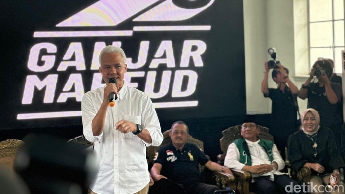 Ganjar di Gedung TPD Ganjar-Mahfud Jatim Internatio, Surabaya.