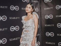 8 Gaya Azizah Salsha Berbalut Gaun Ruffle di Gala TikTok, Pamer Kaki Jenjang