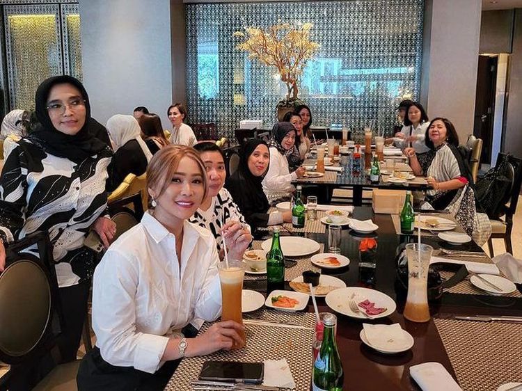 Inul Daratista Jago Masak hingga Kulineran Bareng Emak-emak