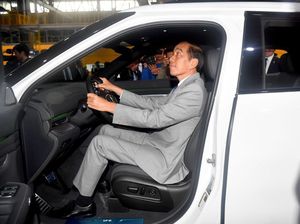 Presiden Jokowi Jajal VinFast Mobil buatan Vietnam