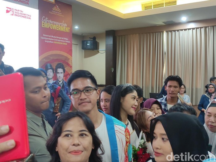 Kaesang Pangarep menghadiri acara bertemu pelaku usaha di Kota Semarang, Sabtu (13/1/2024).