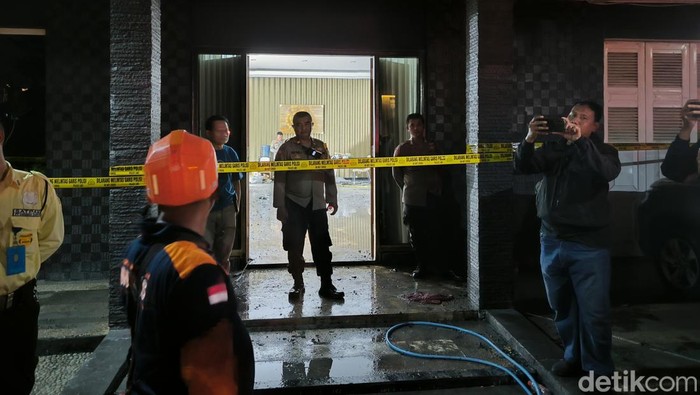 kebakaran di perumahan elit citraland surabaya