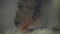 Pos Pengamatan Gunung Api (PGA) Bukittinggi mencatat telah terjadi erupsi dengan amplitudo maksimum 30.3 mm dan durasi sekitar 34 detik pada Sabtu pukul 01.42 WIB dengan dentuman terdengar keras pada radius 4,7 kilometer dari kawah dan disusul lontaran batu panas.