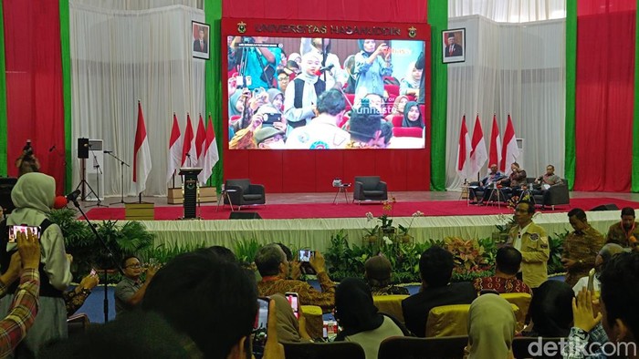 Mahfud menghadiri diskusi di Unhas (Rizky/detikcom)