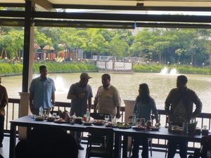 Makan Siang Bareng Nelayan-Pengemudi Bentor di Medan, Ini Pesan Prabowo