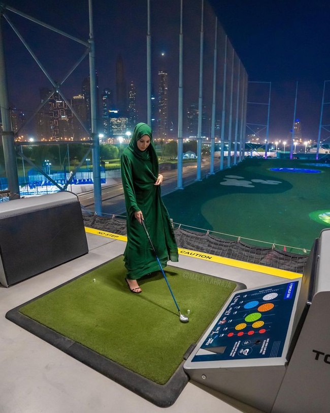 Pernyataan itu tentu mengundang kontroversi. Entah serius atau bercanda, banyak orang terkejut. Aku tidak tahu harus terkejut atau iri, Ini menyedihkan dan materialistis, Zaman ini orang melakukan apapun untuk jadi viral, tulis netizen. Foto: Instagram