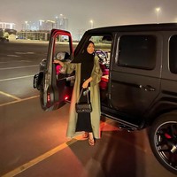 Dibayar untuk jadi istri dan ibu rumah tangga, Sebuah hari dalam kehidupan ibu rumah tangga Dubai. Menuju Dubai Mall karena aku perlu menghabiskan uang bulan untuk membeli suatu barang desainer, katanya dalam video. Foto: Instagram