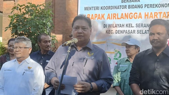 Menko Perekonomian Airlangga Hartarto saat di Denpasar, Bali.