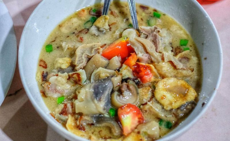 Merapat! 5 Sop Kaki Kambing Legendaris Ini Nikmat Banget