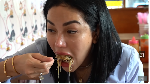 Bikin Ngiler! 10 Momen Nikita Mirzani Makan Bakso di Warung Kaki Lima
