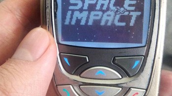 Space Impact pertama muncul pada Nokia 3310 pada tahun 2000 dan kemudian disertakan dalam model lain yang dirilis sepanjang 2001-2004, termasuk Nokia 3410, 5510, Nokia 5210, Nokia 2100 dan 6310. Gamer masih dapat memainkannya dengan mengunduh Retro: Space Impact, sebuah remake yang dapat ditemukan di iOS dan Android. (Foto: thesmartlocal)