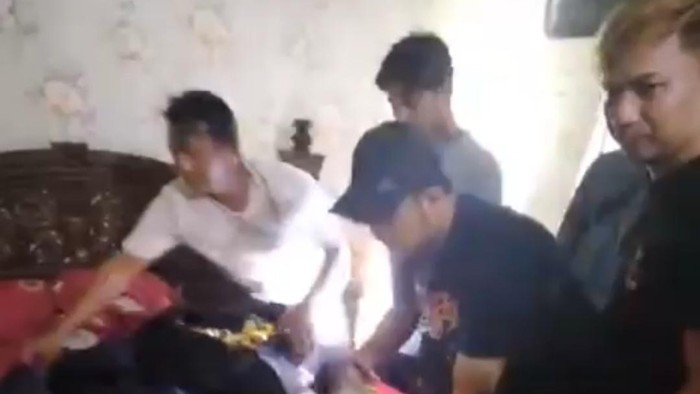 Oknum sipir Lapas Jambi diamankan polisi atas keterlibatan peredaran 52 Kg sabu.